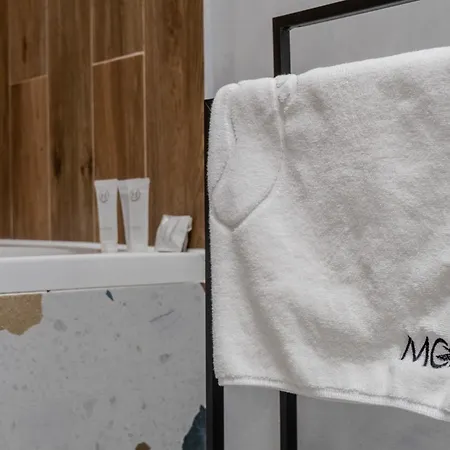 Mohost Accent - Luxury With Mountain View